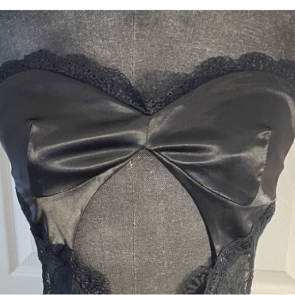 Outcast Exclusives Dresses & Skirts - Outcast Exclusives Strapless Black Mini Dress Size Large